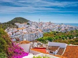 Lovely 2 bedroomed apartment with pool