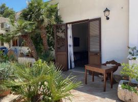 Kleines Refugium unter Palmen., hotel en Custonaci