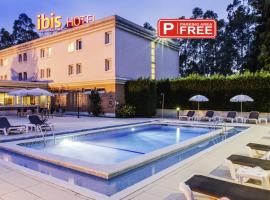 Hotel ibis Porto Sul Europarque, מלון בסנטה מריה דה פיירה