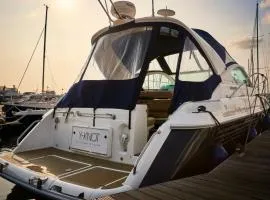 Y-Knot-Two Bedroom Luxury Motor Boat In Lymington