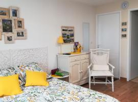 Studio cosy Yssac-la-Tourette: Yssac-la-Tourette şehrinde bir otoparklı otel