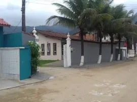 CASA 2 DORM em CONDOMINIO 250 Mts PRAIA MARANDUBA Com CHURRASQUEIRA 02 Vagas Garagem com Wifi Gratis