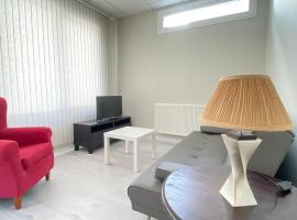 Apartamentos Pantón Ribeira Sacra، فندق عائلي في Ferreira de Panton