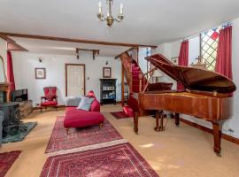 Stunning baptist chapel with concert piano, pets welcome, cottage in Higher Wambrook