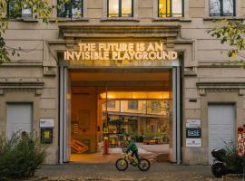 casaBASE, hotel en Milán