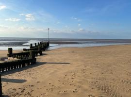 Gone To The Beach Flat 1, hotel cerca de Club de golf Searles Resort, Hunstanton