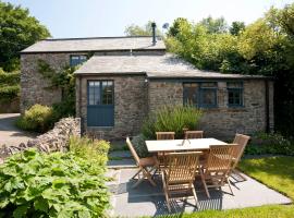 Heale Farm Cottage, hotel with parking in Trentishoe