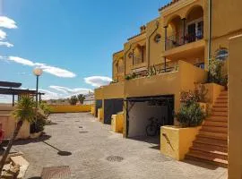 3 Bed Villa - Sleeps 6 - Pool - Garden - Parking