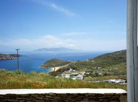 Serifos cozy home with a view โรงแรมสำหรับครอบครัวในLivadakia