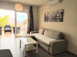 OceanBlue Modern king size 1 Bedroom Apartment with Seaview and Terrace, hotell i Chayofa