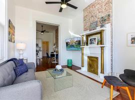 Private 2BR in Uptown by Hosteeva, hotel in New Orleans