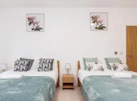 2BR Apt-Sleeps 5-Accessible-Central Dartford