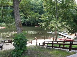 Brīvdienu naktsmītne pie pludmales Domek nad Krutynią pilsētā Pjecki