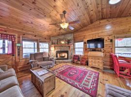 Ellijay Escape on Briar Creek with Hot Tub and Views! โรงแรมในเอลลิเจย์