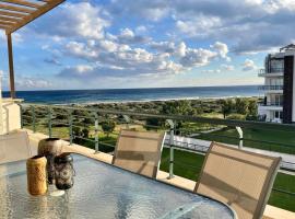 Peaceful Run-a-way Apartment by the Beach, hotel with pools in Vokolidha
