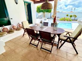 Luxury House Villa de Teguise, хотел в Тегисе