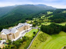 Yugashima Golf Club & Hotel Resort, hotel s parkiralištem u Izuu