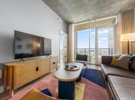 Amarillo at Natiivo - Downtown Austin - Rooftop Pool, vacation home in Austin