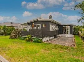 Bach Life on Seabreeze - Whangamata Holiday Home