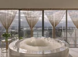 Prestige Jacuzzi Apartment by LIUKSAI