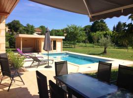 Villa de 4 chambres avec piscine privee spa et jardin clos a Prayssac, hôtel à Prayssac