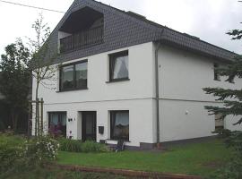 Nice holiday apartment in Oberstadtfeld with garden, loma-asunto kohteessa Oberstadtfeld