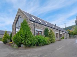 Stunning Country House with beautiful views, lantligt boende i Inverurie