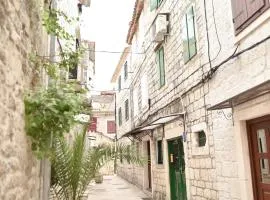 Luka's amber rooms in the center of Trogir