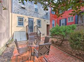 Lancaster Townhome Walk to Central Market!, vacation home in Lancaster