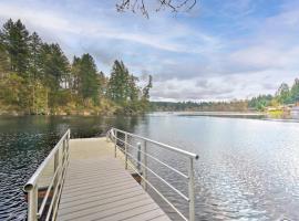 The Swedish Fish Getaway on Lake Saint Clair, place to stay in Olympia