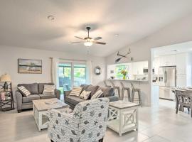 Updated Jupiter Home with Patio about 6 Mi to Beach, holiday rental in Jupiter