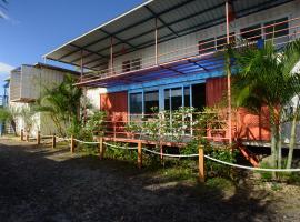 Aparthotel Pelican's Surf Club, lodge in Nueva Gorgona