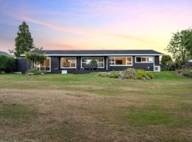 Golfa viesnīca Above Par Golf Course Villa with Hot Tub 4bd3bth pilsētā Rotorua