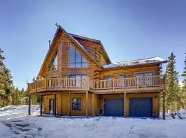 Large acreage welcomes the whole family, with space to enjoy outside and inside - Alpine Vista Cabin