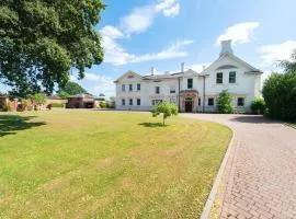 Severn Manor Country Estate