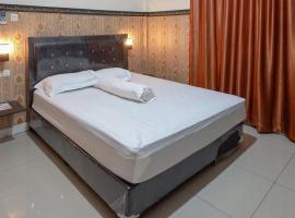 Homestay Singgasana Mitra RedDoorz – hotel z parkingiem w mieście Girian