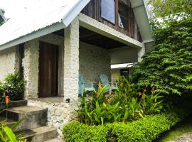 Chanteak Bali - Stone House 2、ジンバランのB&B