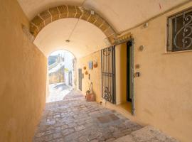 Leondari Rooms, holiday home in Otranto