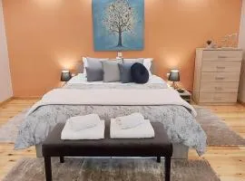 Unique, Stylish Studio near Beaches