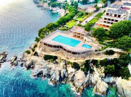 Almadraba Park Hotel, hotel with jacuzzis in Roses