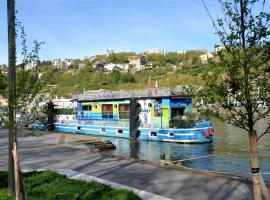 Appartement charmant près du centre-ville de Lyon avec parking, hotel i Lyon
