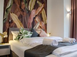 HOMELY STAY Studio 8, hotel near Harras Metro Station, Munich