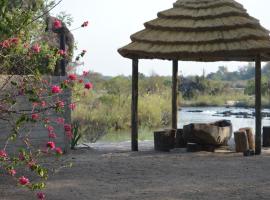 White Sands Lodge, glamping en Divundu