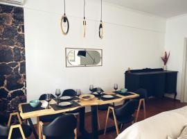 Seaside apartment in Flisvos marina, hotel din Atena