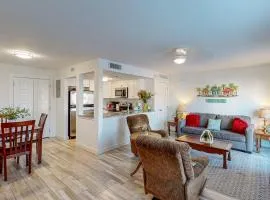EC110 Newly Renovated, 2 Bedroom First Floor Condo, Shared Pool & Grill, Boardwalk