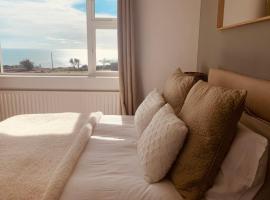 Follies Suites Ballyvoile, hotel in Dungarvan