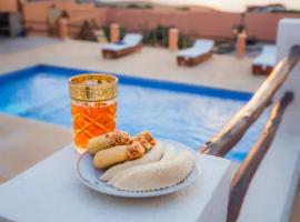 Villa avec piscine Asilah, terrain de foot privative, hôtel à Assilah