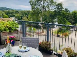 Riverside View Apartment in Balloch, Loch Lomond