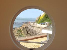 PORTHOLES, hotel with parking in Ventnor