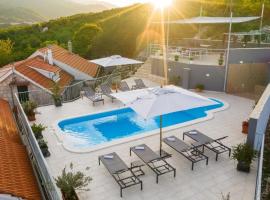 Villa Vito - with heated pool, whirlpool, gym, hotel v destinaci Šarići